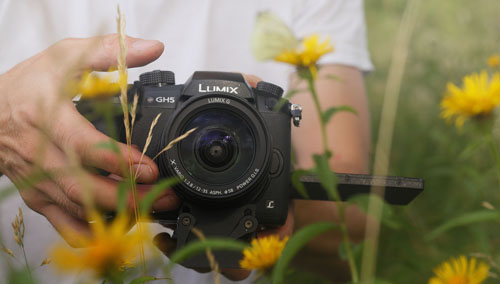 David Buchmann med et Panasonic Lumix DMC-GH5 kamera. Amager Flled, Amager d. 12 juli 2018. Fotograf; Lars Andersen