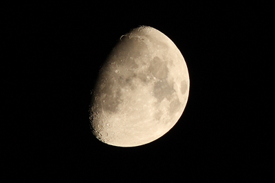 Månen set fra Sundby, Amager, Danmark. kl.: 21:07:52 d. 21 Oktober 2007. Fotograf: Lars Andersen