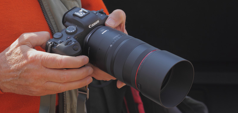 Canon RF 100 mm macro IS er det frste makroobjektiv til Canons spejllse fuld-frame RF kameraer. 