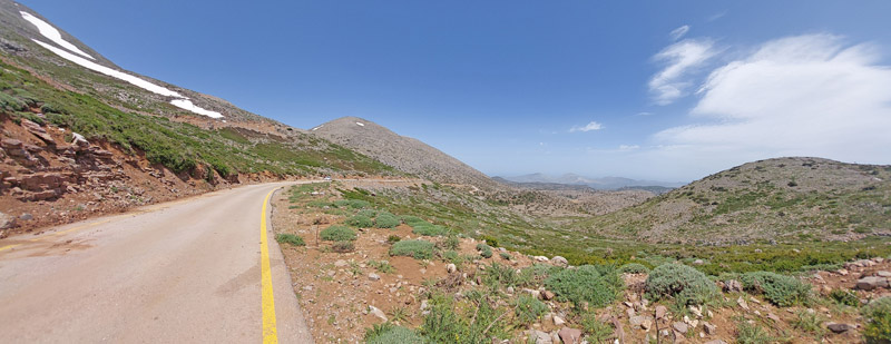 Lokalitet for Kreta Blåfugl, Kretania psylorita. Vejen til Græsk-ortodoks kirke (1390m), Rimondi, Psiloritis, prov. Mylopotamos, Kreta, Grækenland d. 29 maj 2022. Fotograf; Lars Andersen