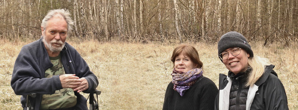 Lars Andersen 70 års fødselsdag var jeg sammen med Sif Larsen og Lisbeth Borup i Pinseskoven, Kalvebod Fælled d. 12 april 2025. Fotografen var en besøgende skovgæst i Pinseskoven lånte mit kamera.