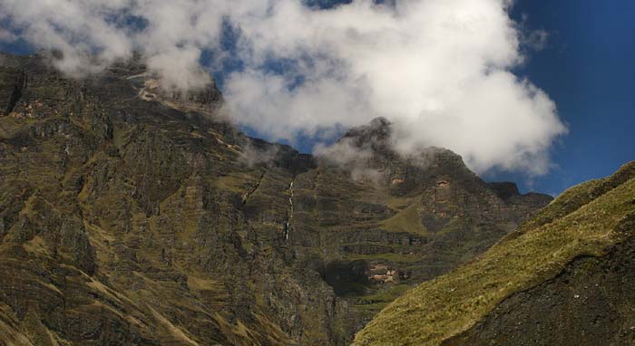Undarvi, 3600 m.a. The road between La Paz and Coroico, Yungas. d. 27 february 2007. Photographer: Lars Andersen
