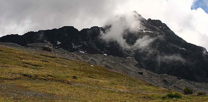 Cumbre, 4700 m.a. The road between La Paz and Coroico, Yungas. d. 27 february 2007. Photographer: Lars Andersen