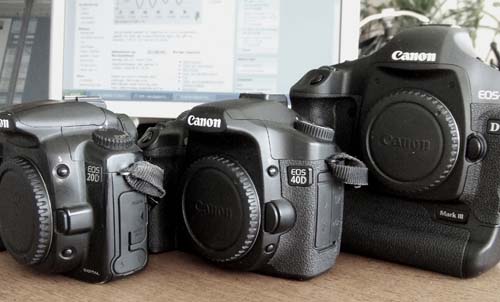 Her 3 Canoner; et Canon 20D med 1.8" display, Canon 40D og Canon 1D MIII med 3" display der også har funktionen live view. Sundby, Vestamager. d. 23 marts 2008. Fotograf: Lars Andersen
