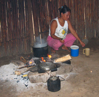 Nybyggere i Nat. park Pilon Lajas ved Rio Beni, 360 m.h. Bolivia d. 22 januar 2004. Fotograf: Henrik Bloch