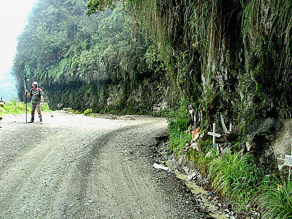 Vejen imellem Unduarvi og Yolosa, Yungas, Bolivia d. 3 januar 2005. Fotograf: Lars Andersen