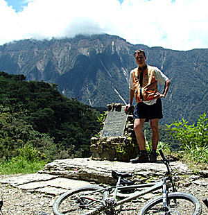 Vejen imellem Unduarvi og Yolosa, Yungas, Bolivia d. 3 januar 2005. Fotograf: Lars Andersen