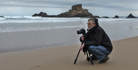 Frank Joe Hansen p den rde strand, Praia do Castelejo, Algarve, Portugal d. 23 januar 2011. fotograf, Lars Andersen