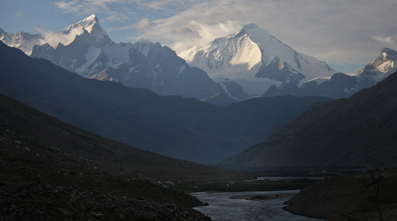 The 7000 m Himalayan twin peaks, Nun and Kun, as seen from Suru Valley, Kargil, Ladakh, India 22. July 2016. Fotograf; Erling Krabbe